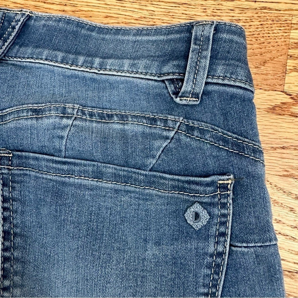 Democracy Absolution Indigo Denim Jean Shorts Size 4 - Picture 8 of 10